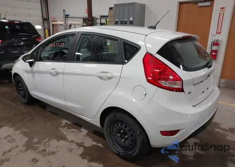 2013 Ford Fiesta Se z USA, uszkodzony, nr VIN 3FADP4EJ8DM193710